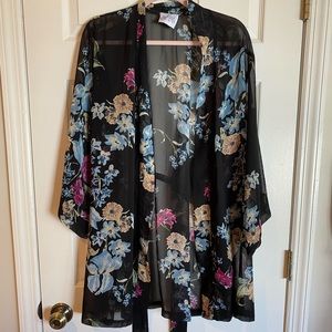 Helena Quinn Silky Floral Kimono